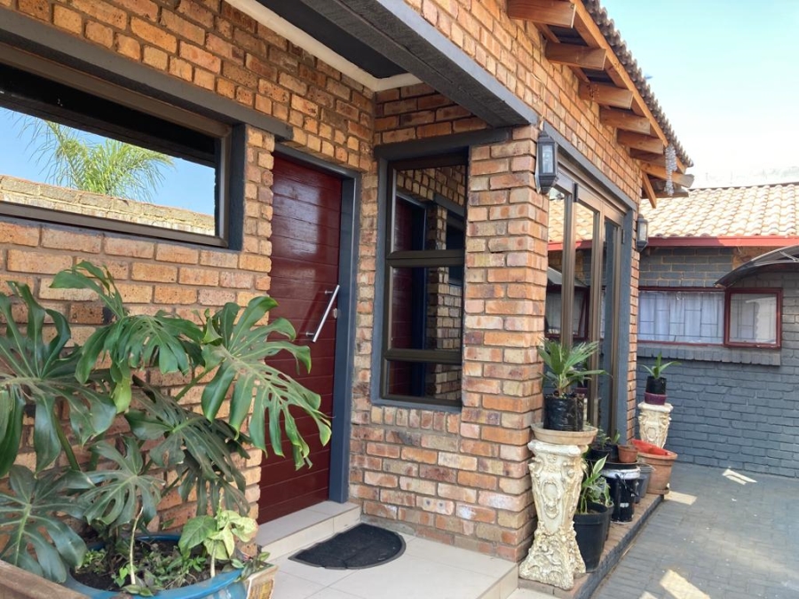 3 Bedroom Property for Sale in Moretele View Gauteng