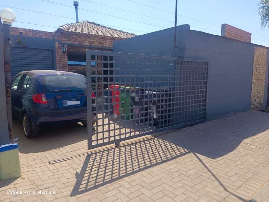 3 Bedroom Property for Sale in Moretele View Gauteng