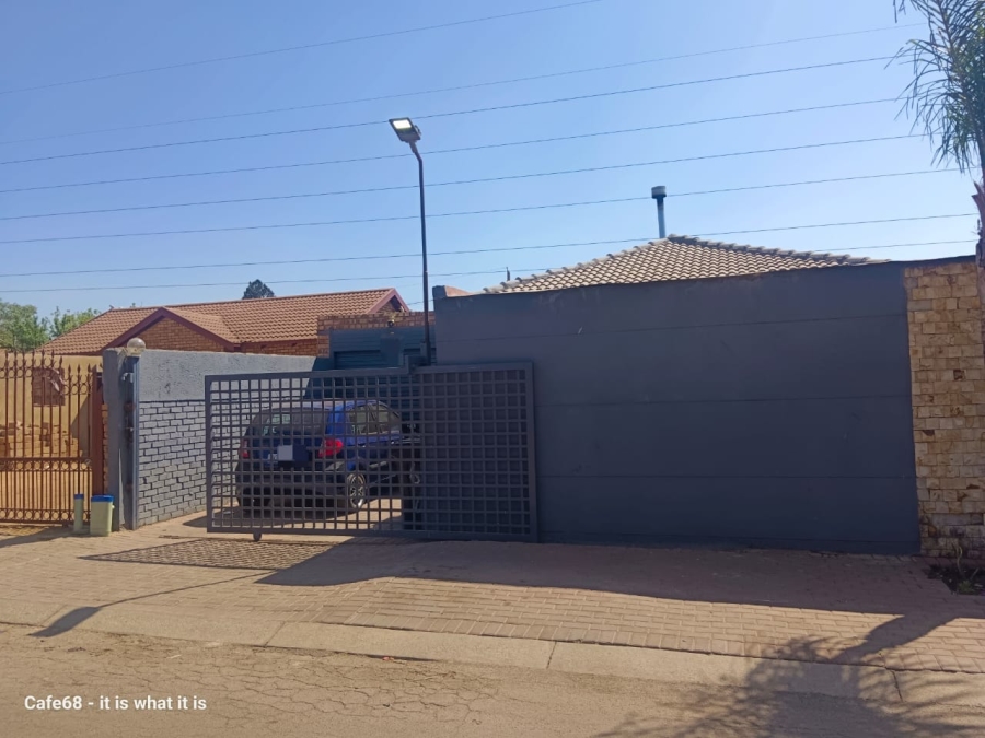 3 Bedroom Property for Sale in Moretele View Gauteng