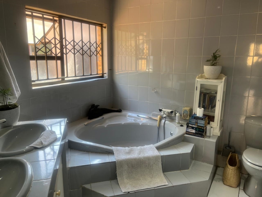 To Let 3 Bedroom Property for Rent in Buccleuch Gauteng