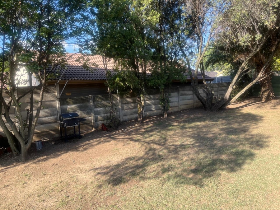 To Let 3 Bedroom Property for Rent in Buccleuch Gauteng