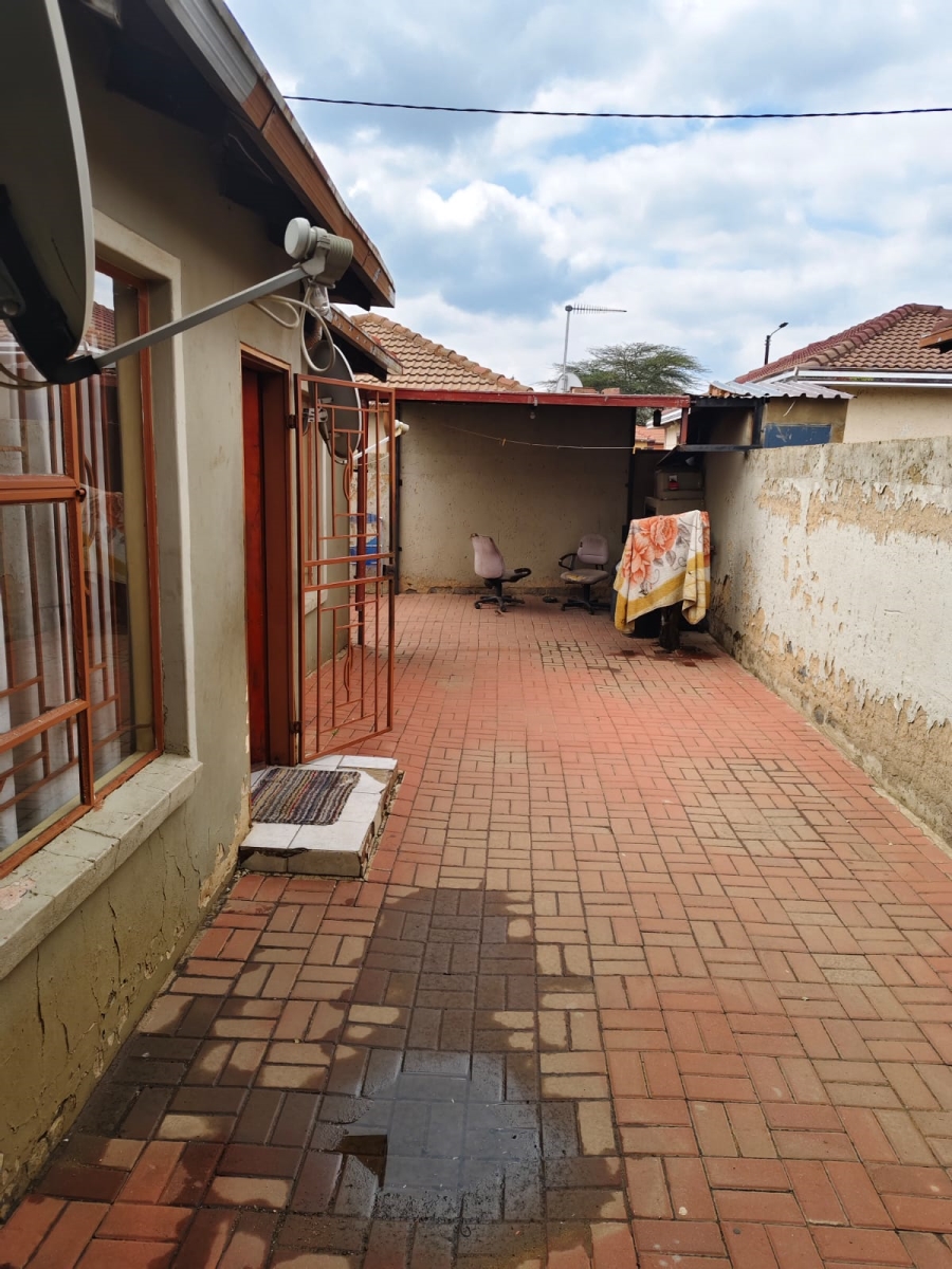 4 Bedroom Property for Sale in Clayville Gauteng