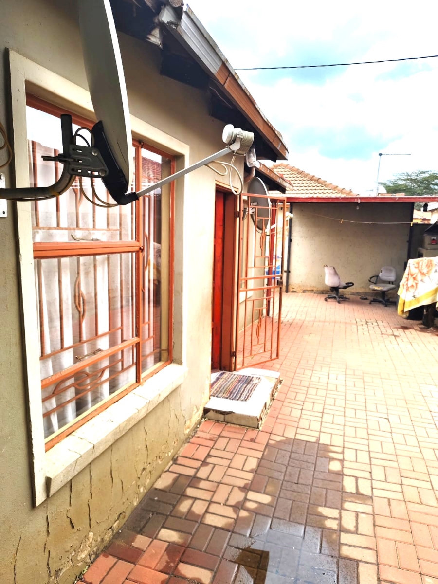 4 Bedroom Property for Sale in Clayville Gauteng