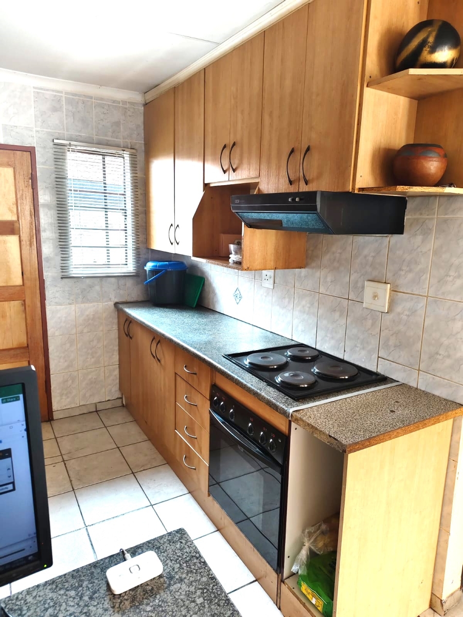 4 Bedroom Property for Sale in Clayville Gauteng