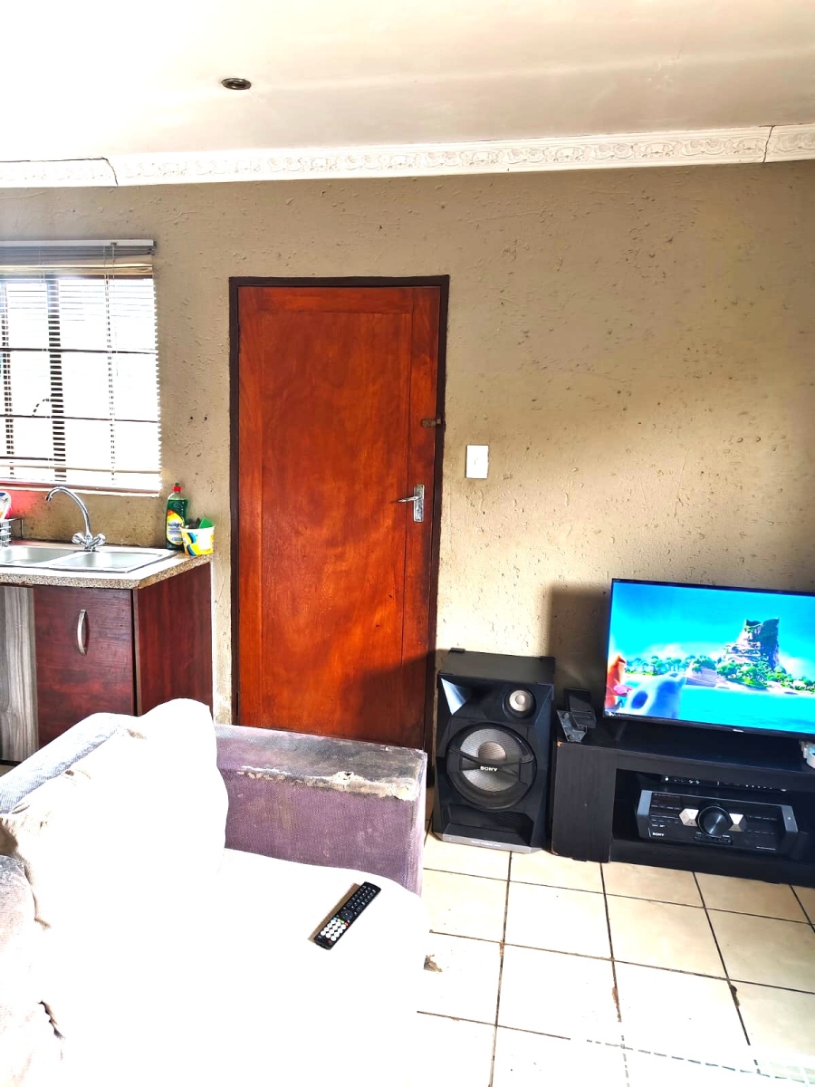 4 Bedroom Property for Sale in Clayville Gauteng