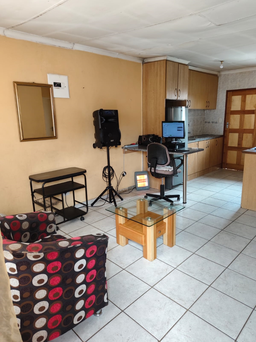 4 Bedroom Property for Sale in Clayville Gauteng