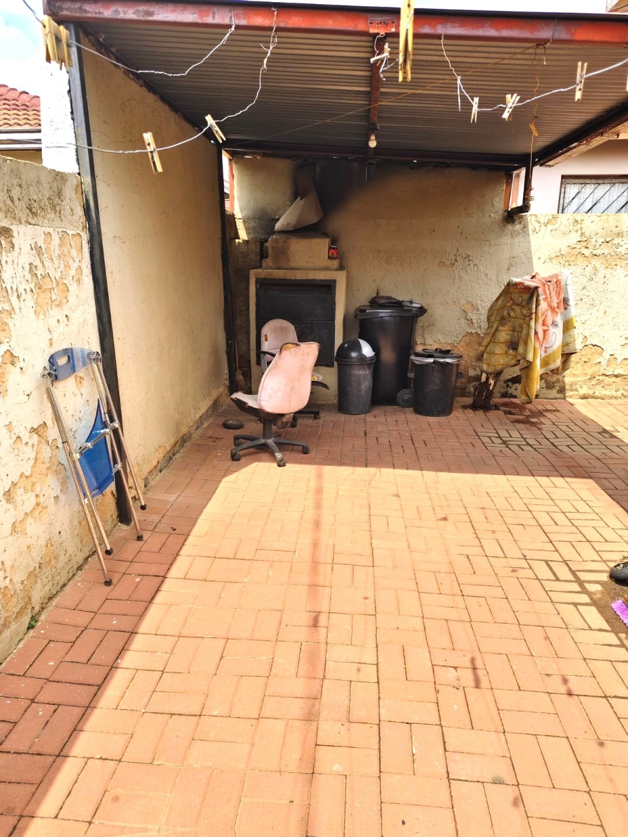 4 Bedroom Property for Sale in Clayville Gauteng