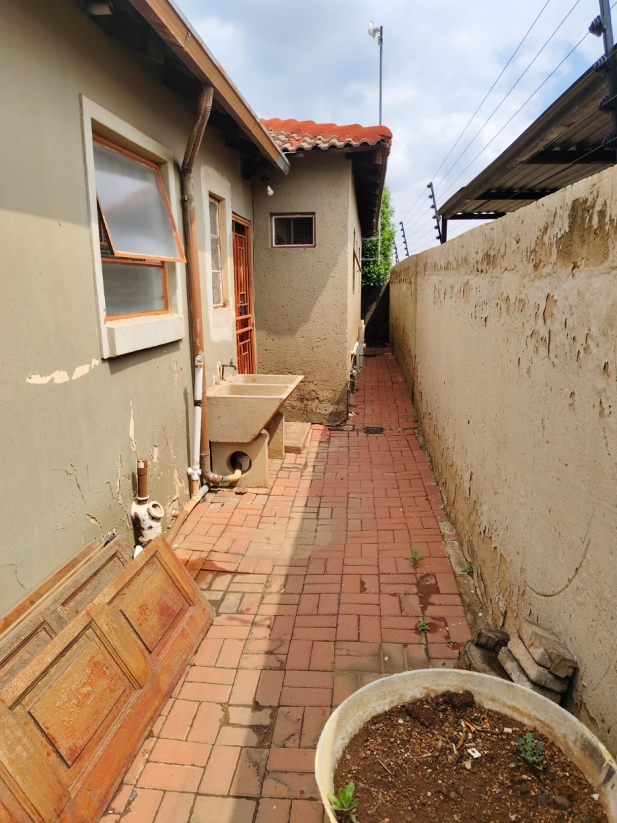 4 Bedroom Property for Sale in Clayville Gauteng