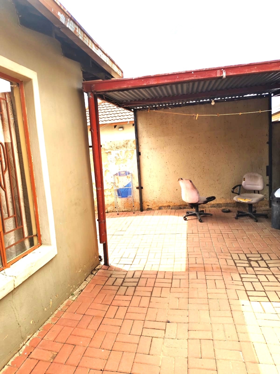 4 Bedroom Property for Sale in Clayville Gauteng