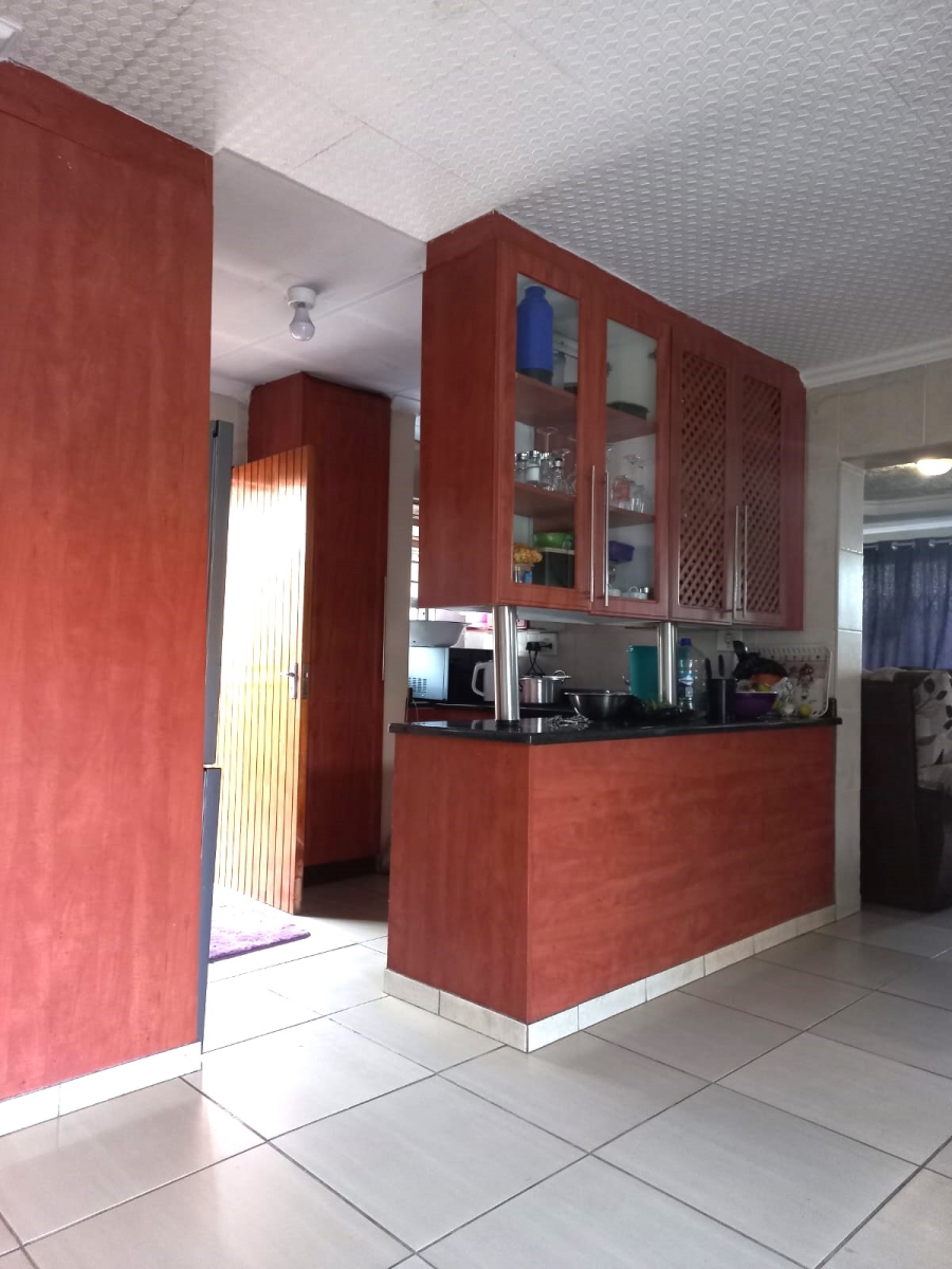 4 Bedroom Property for Sale in Clayville Gauteng