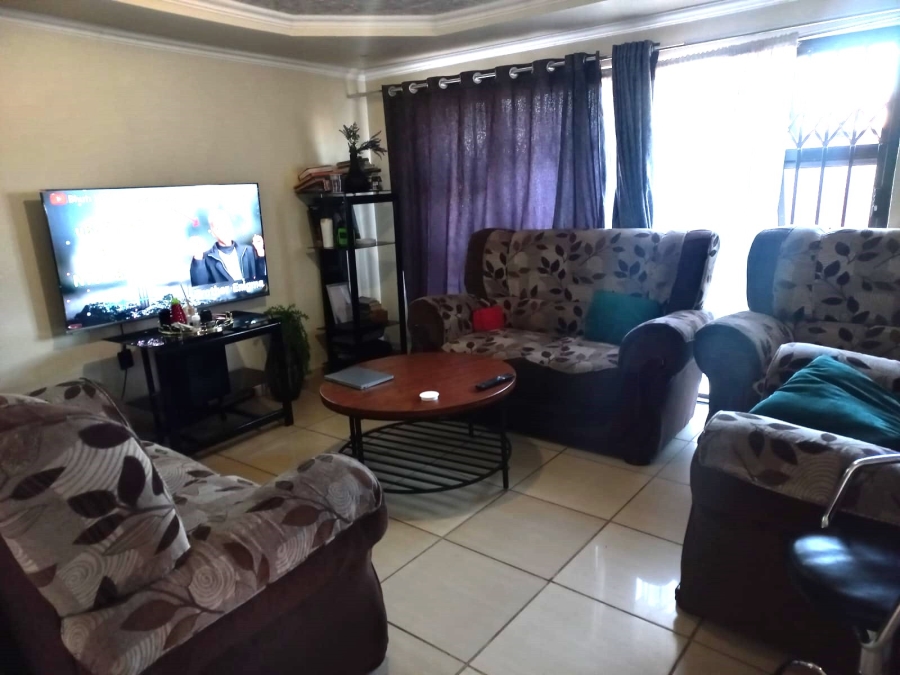 4 Bedroom Property for Sale in Clayville Gauteng