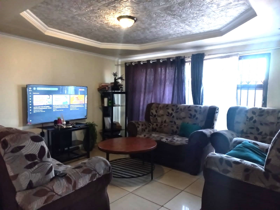 4 Bedroom Property for Sale in Clayville Gauteng