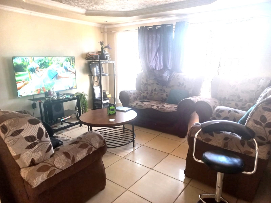 4 Bedroom Property for Sale in Clayville Gauteng