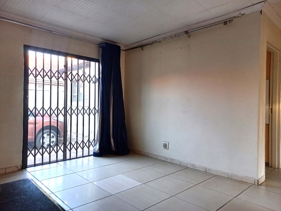 4 Bedroom Property for Sale in Clayville Gauteng