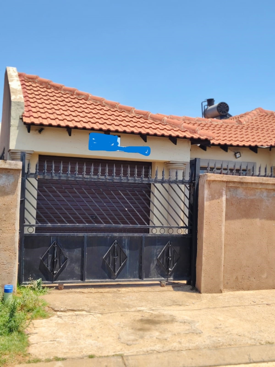 4 Bedroom Property for Sale in Clayville Gauteng