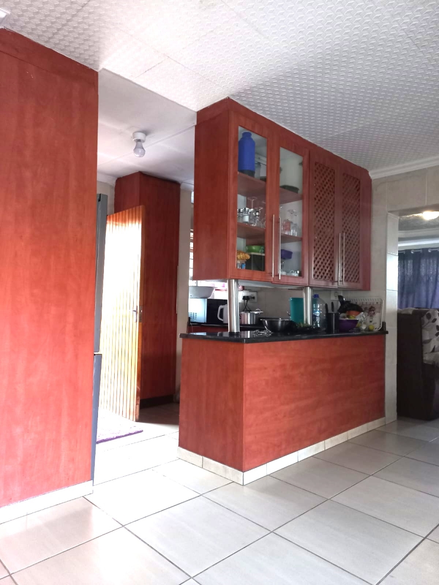 4 Bedroom Property for Sale in Clayville Gauteng