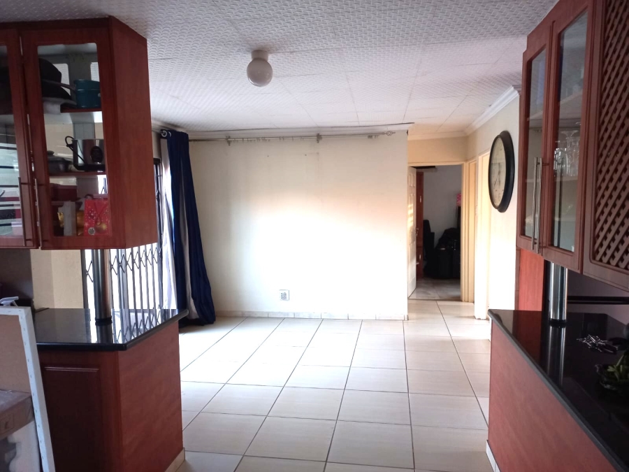 4 Bedroom Property for Sale in Clayville Gauteng