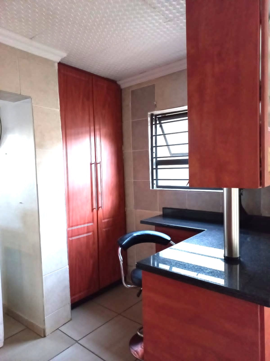 4 Bedroom Property for Sale in Clayville Gauteng