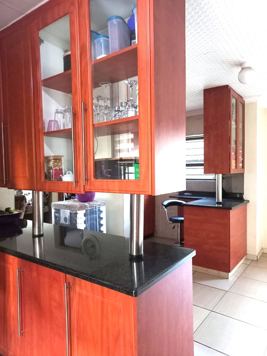 4 Bedroom Property for Sale in Clayville Gauteng