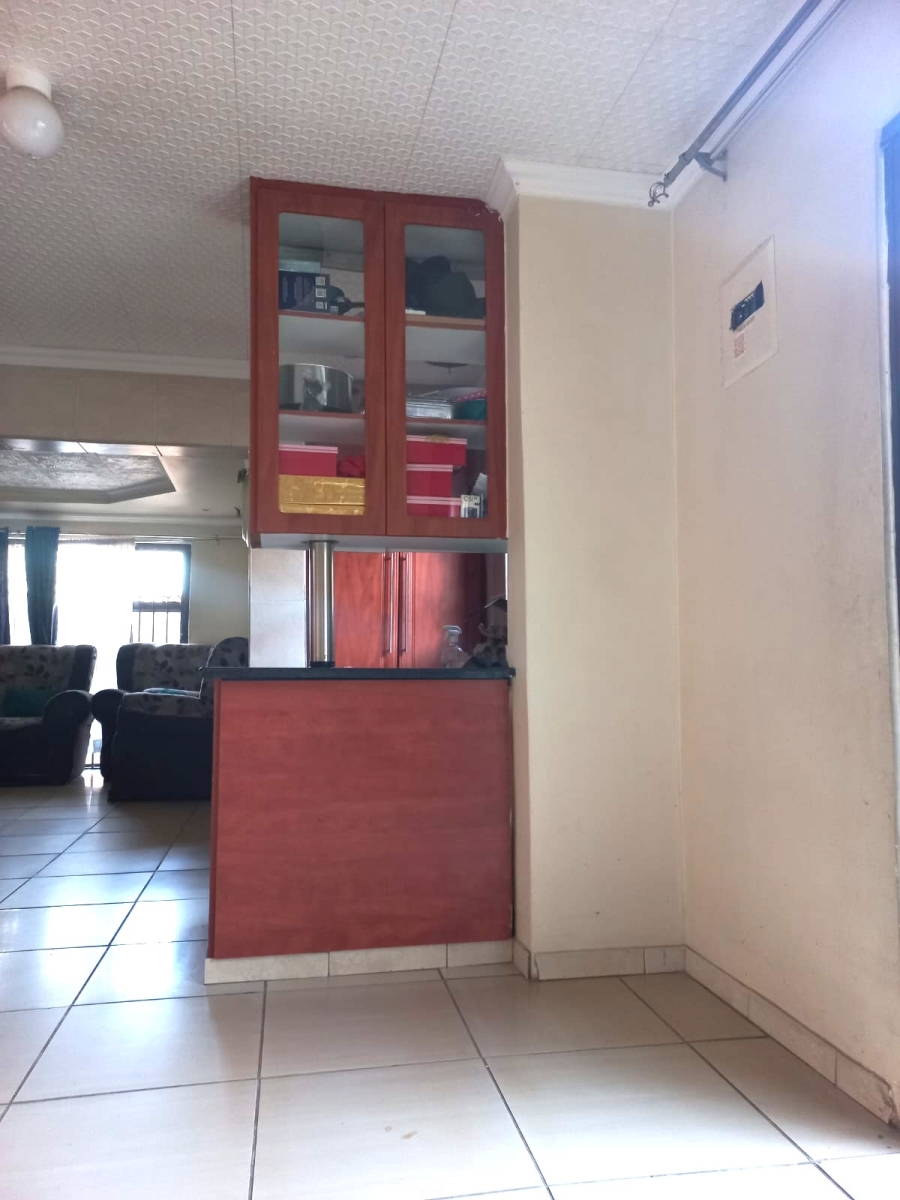 4 Bedroom Property for Sale in Clayville Gauteng