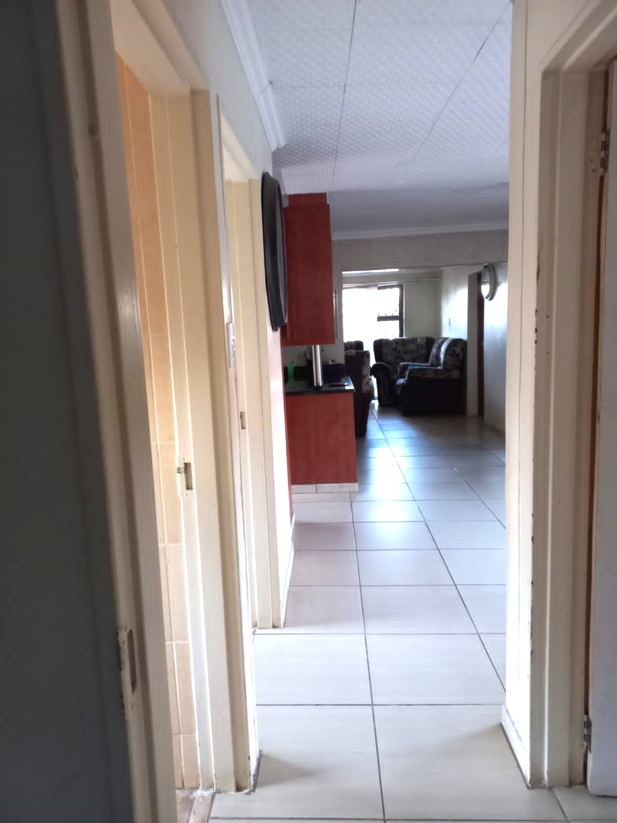 4 Bedroom Property for Sale in Clayville Gauteng