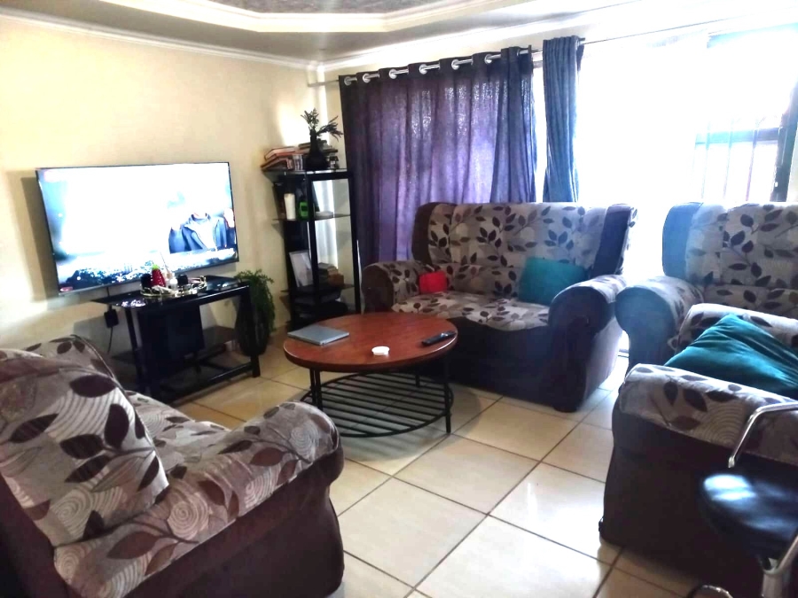 4 Bedroom Property for Sale in Clayville Gauteng