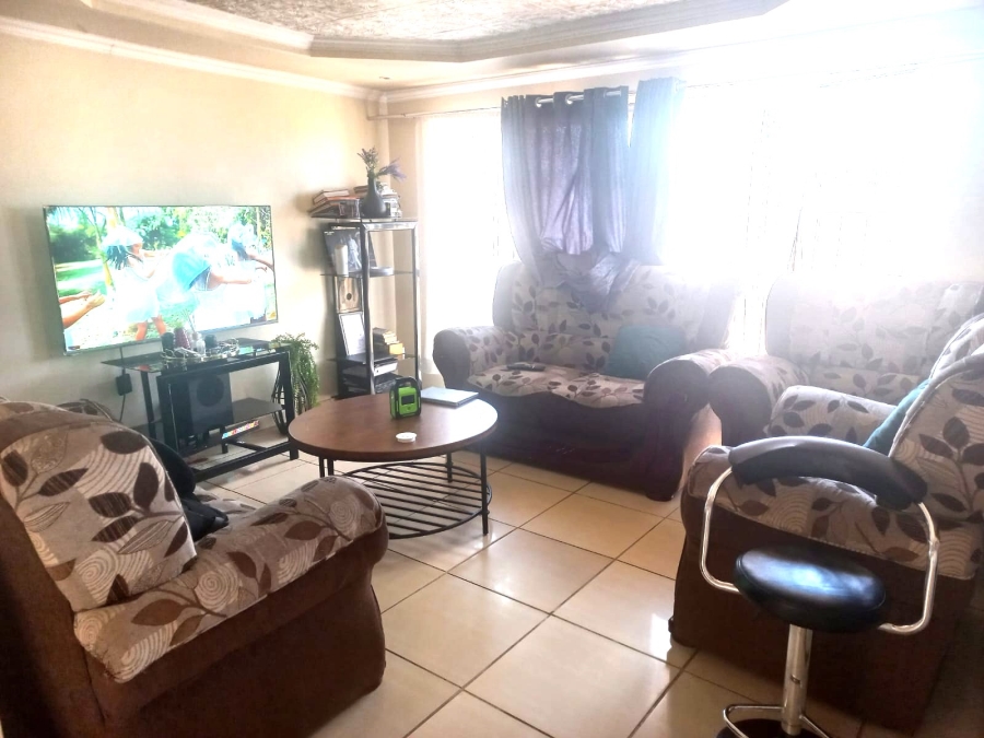 4 Bedroom Property for Sale in Clayville Gauteng