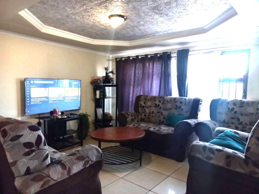 4 Bedroom Property for Sale in Clayville Gauteng