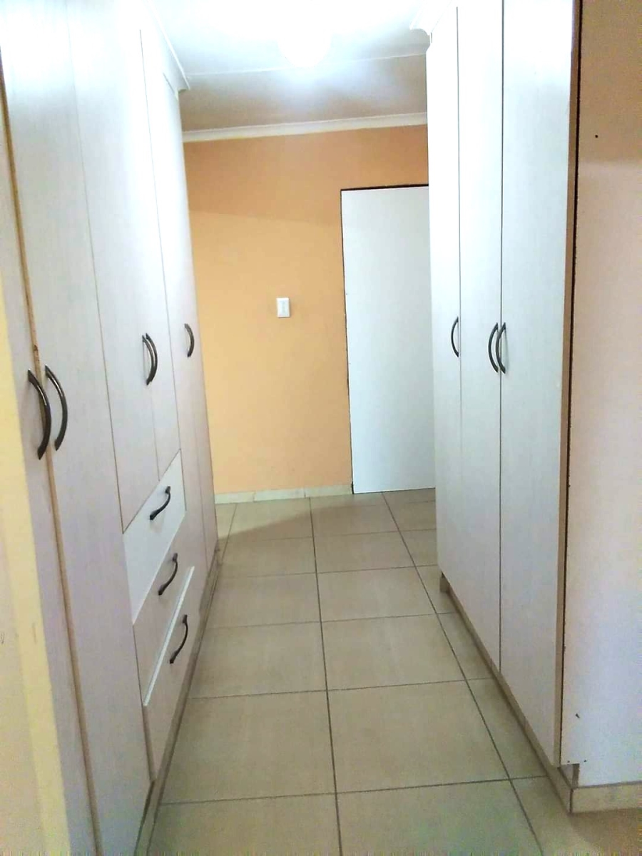 4 Bedroom Property for Sale in Clayville Gauteng