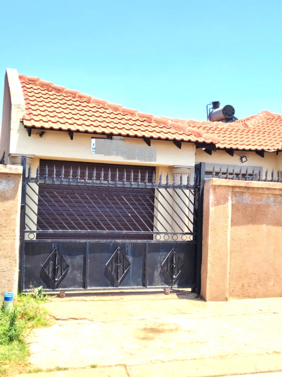 4 Bedroom Property for Sale in Clayville Gauteng