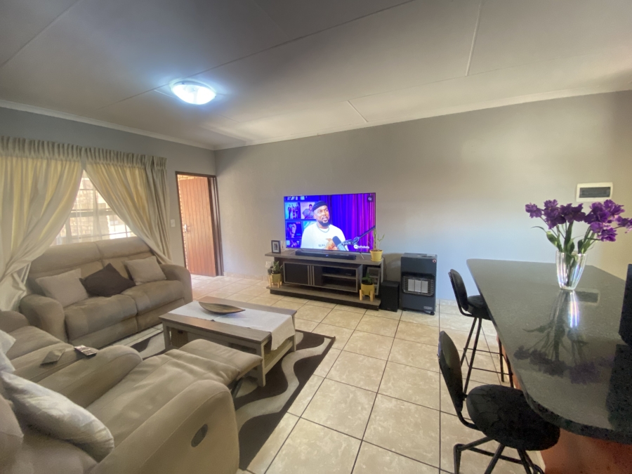 2 Bedroom Property for Sale in Albemarle Gauteng