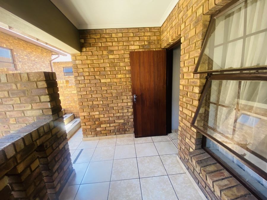 2 Bedroom Property for Sale in Albemarle Gauteng