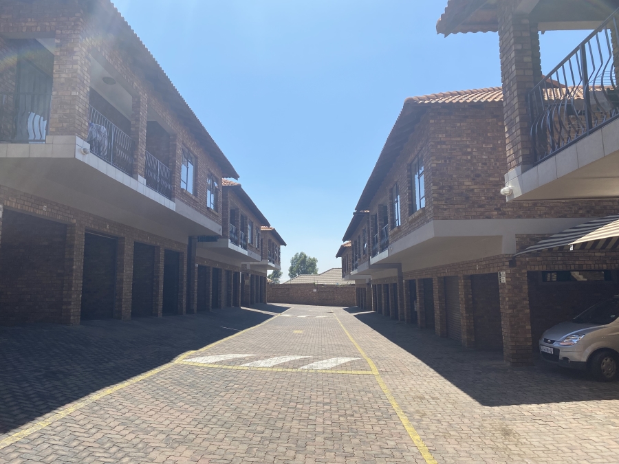 2 Bedroom Property for Sale in Albemarle Gauteng