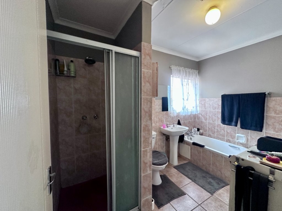 2 Bedroom Property for Sale in Ninapark Gauteng