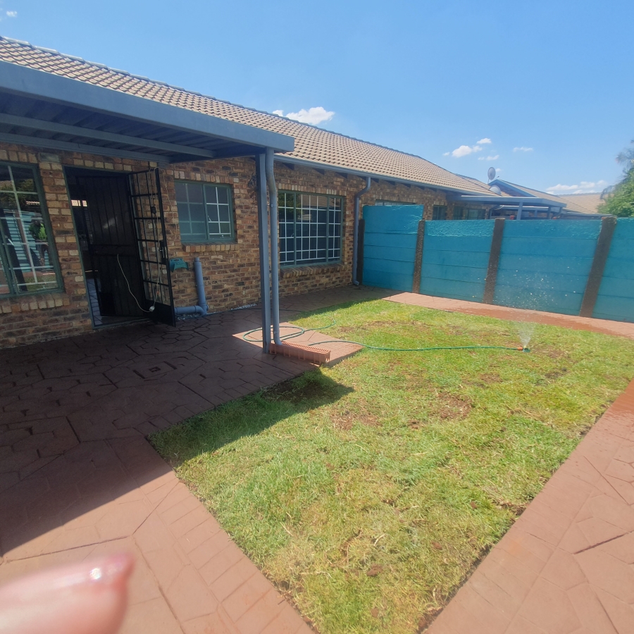 To Let 2 Bedroom Property for Rent in Annlin Gauteng