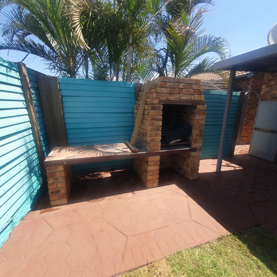 To Let 2 Bedroom Property for Rent in Annlin Gauteng