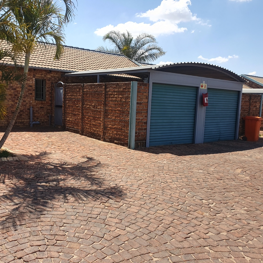 To Let 2 Bedroom Property for Rent in Annlin Gauteng