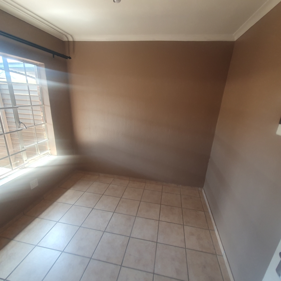 To Let 2 Bedroom Property for Rent in Annlin Gauteng