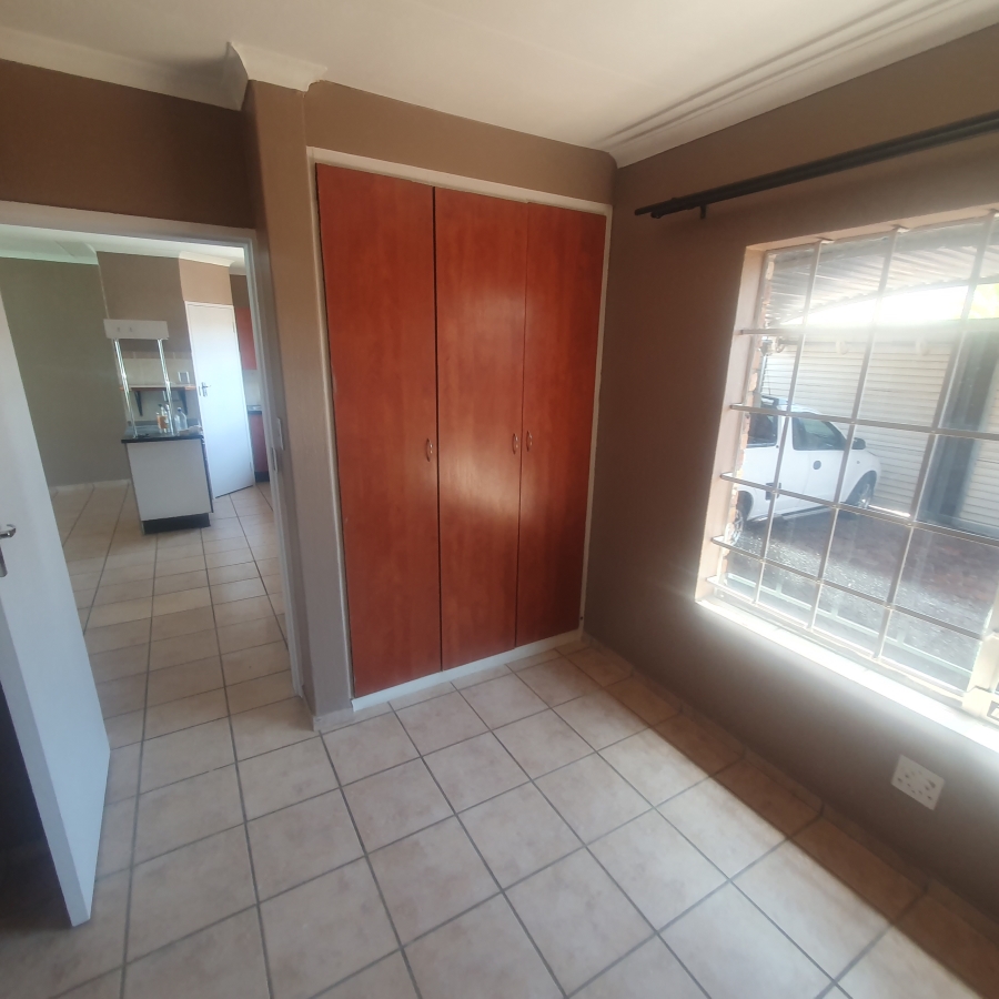 To Let 2 Bedroom Property for Rent in Annlin Gauteng