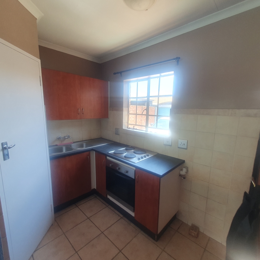 To Let 2 Bedroom Property for Rent in Annlin Gauteng