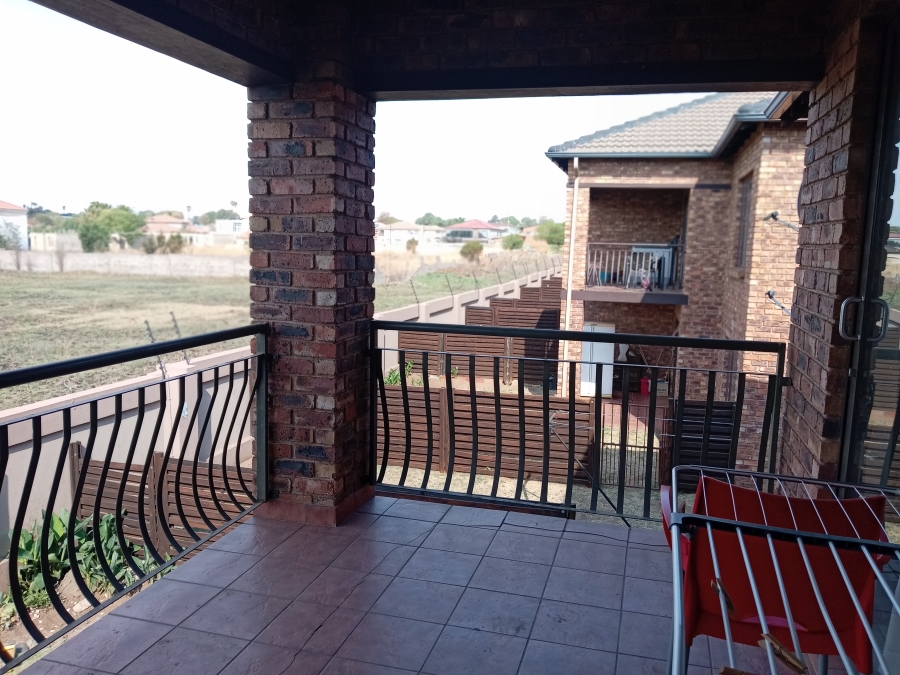 2 Bedroom Property for Sale in Sonneveld Gauteng