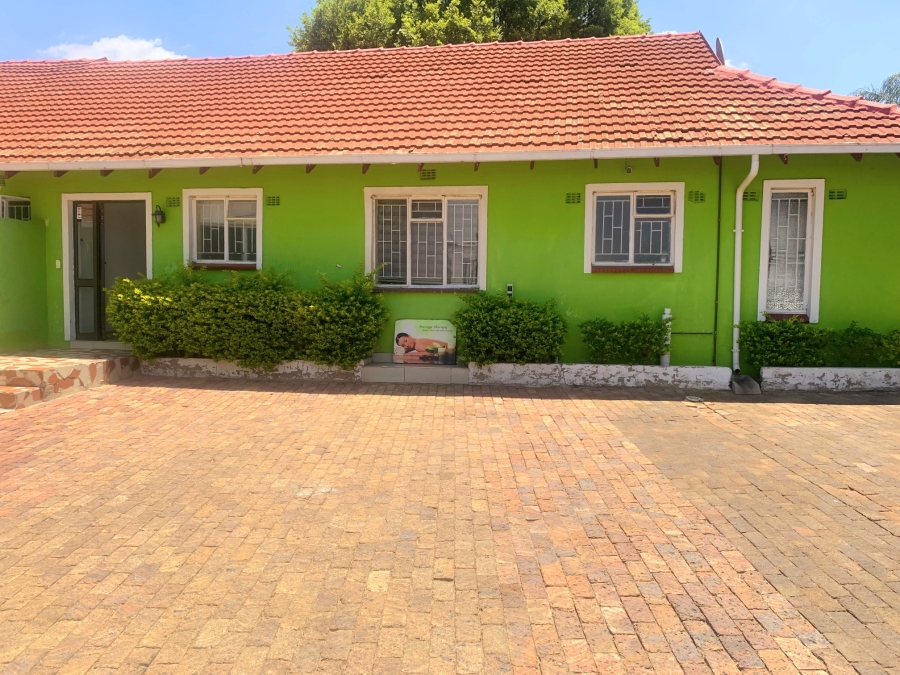 To Let 3 Bedroom Property for Rent in Vorna Valley Gauteng