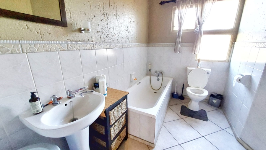 3 Bedroom Property for Sale in Halfway Gardens Gauteng