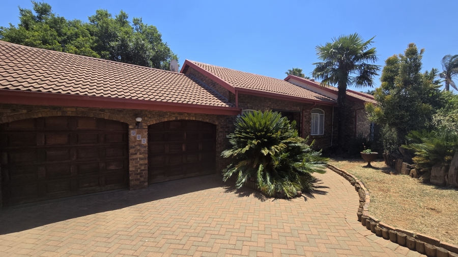 3 Bedroom Property for Sale in Garsfontein Gauteng