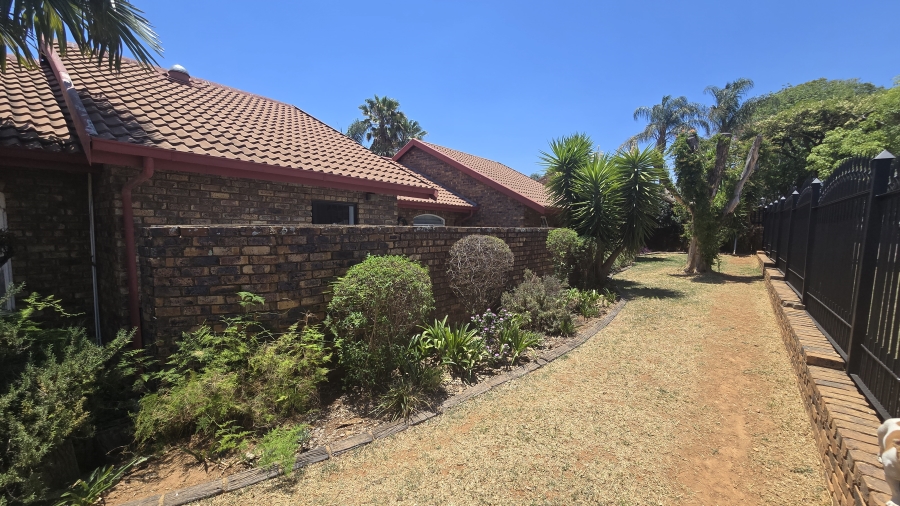 3 Bedroom Property for Sale in Garsfontein Gauteng