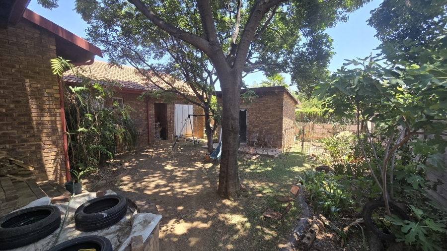 3 Bedroom Property for Sale in Garsfontein Gauteng