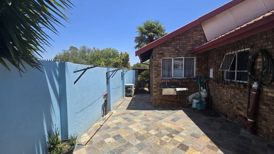 3 Bedroom Property for Sale in Garsfontein Gauteng