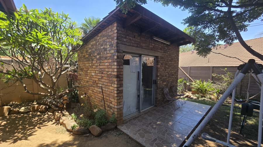 3 Bedroom Property for Sale in Garsfontein Gauteng