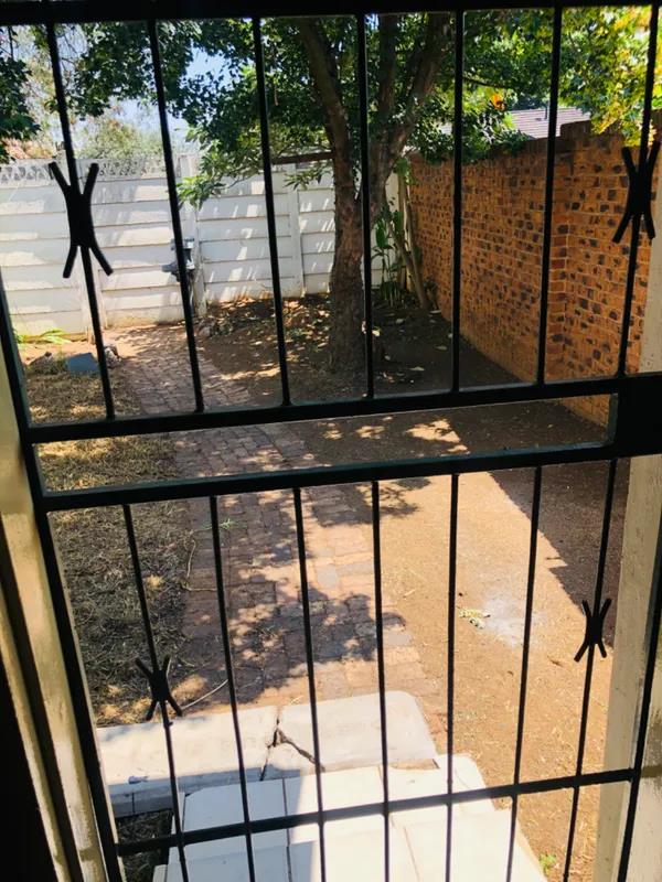 To Let 1 Bedroom Property for Rent in Kempton Park Ah Gauteng