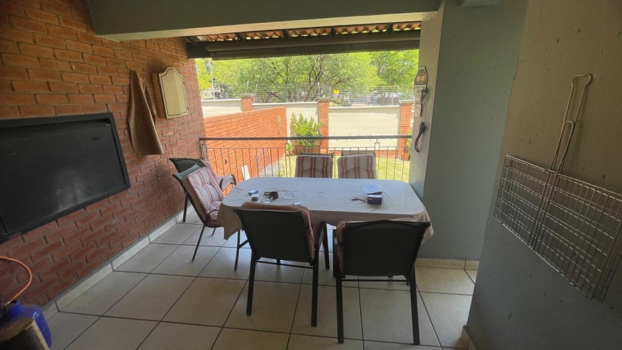 2 Bedroom Property for Sale in Greenstone Hill Gauteng